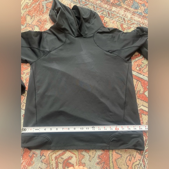 Women’s Under Armour cold gear pullover hoodie - Picture 10 of 10